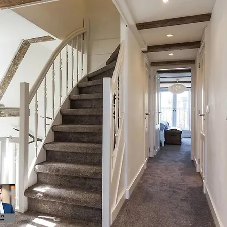 Rare And Very Spacious 3 Bedrooms Apartment In The Jordaan The Home Is Perfect For A Family Or Those Who Need A Little Bit More Room Apartament