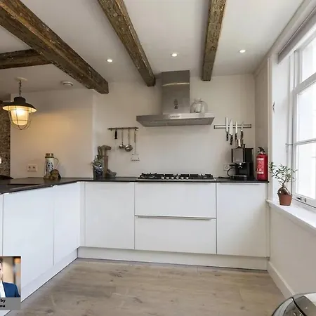 Rare And Very Spacious 3 Bedrooms Apartment In The Jordaan The Home Is Perfect For A Family Or Those Who Need A Little Bit More Room * Amsterdam