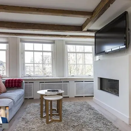 Rare And Very Spacious 3 Bedrooms Apartment In The Jordaan The Home Is Perfect For A Family Or Those Who Need A Little Bit More Room Apartmán