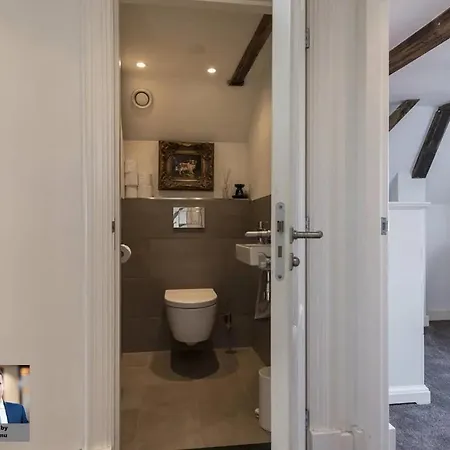 Rare And Very Spacious 3 Bedrooms Apartment In The Jordaan The Home Is Perfect For A Family Or Those Who Need A Little Bit More Room Apartmán *