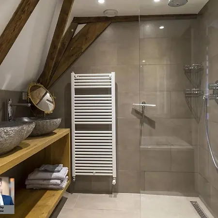 Rare And Very Spacious 3 Bedrooms Apartment In The Jordaan The Home Is Perfect For A Family Or Those Who Need A Little Bit More Room Apartmán